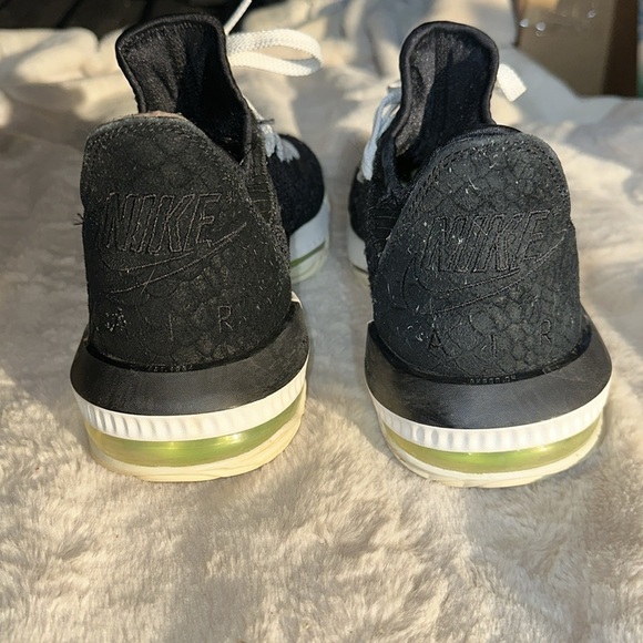 Nike LeBron 16 Low “Black Python” Men’s C1668-004 Size 8.5 - Picture 2 of 10